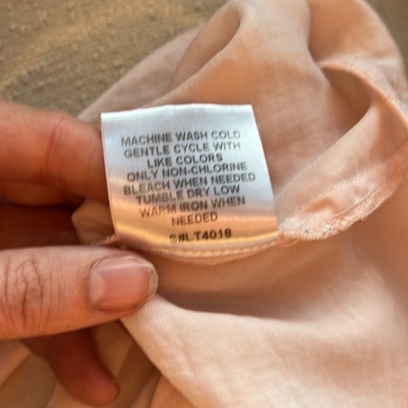 Urban Outfitters Baby Pink Flowy Satin Tank Top. Size Small. - Picture 5 of 5